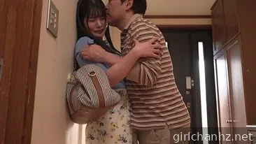 La figlia era felice quando sua madre si risposò