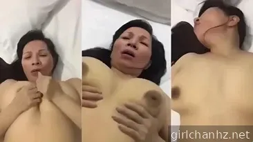 Fucking the pussy of a big-breasted plane girl