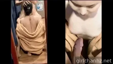 Je suce devant le miroir