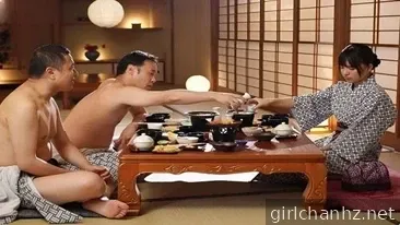 秘書は長期出張で酔ってしまった