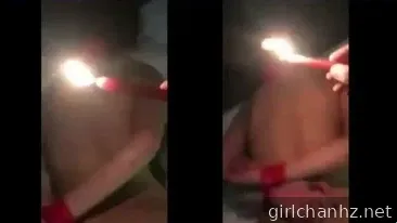 빌어먹을 동안 그녀의 몸 전체에 양초를 가학적으로 떨어뜨리면서